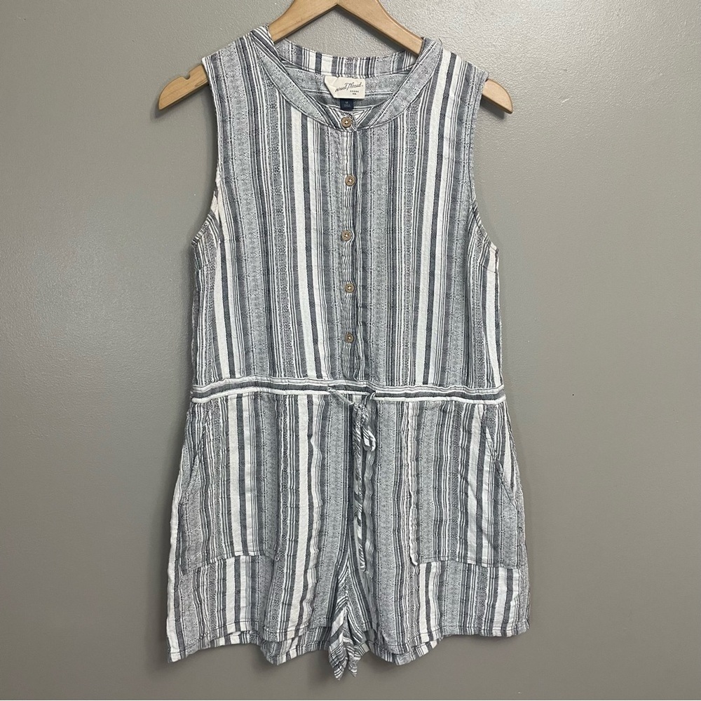 Universal threads women’s size Medium Striped Romper cotton linen look stripes